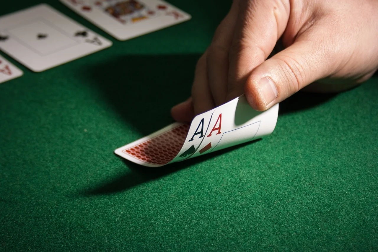Smokin aces poker